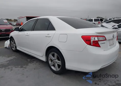 2014 Toyota Camry Se z USA, uszkodzony, nr VIN 4T1BF1FK4EU751300
